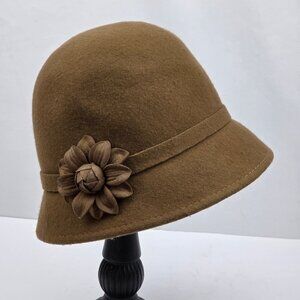 Vintage-Style Brown Cashmere Cloche Hat With Flower Detail